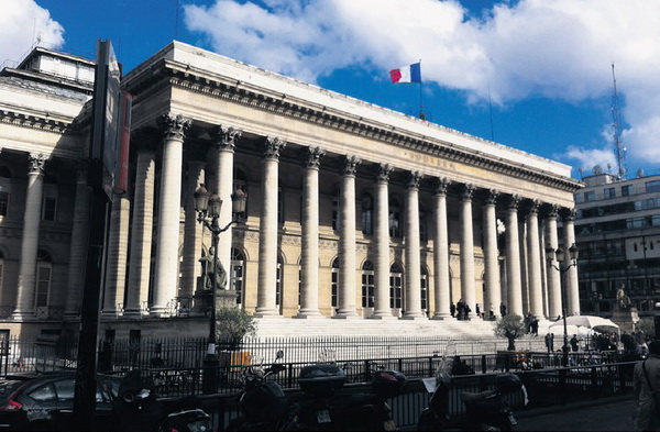 乘風(fēng)馭海，踏浪而升，鄂爾多斯市羊絨時(shí)尚日強(qiáng)勢(shì)登陸巴黎時(shí)裝周