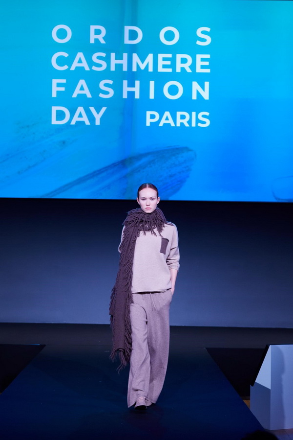 乘風(fēng)馭海，踏浪而升，鄂爾多斯市羊絨時(shí)尚日強(qiáng)勢(shì)登陸巴黎時(shí)裝周