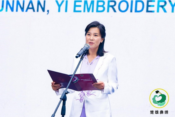 &ldquo;有一種叫云南的生活&middot;非遺彝繡秀北京&rdquo;活動,在北京鐘鼓樓舉行