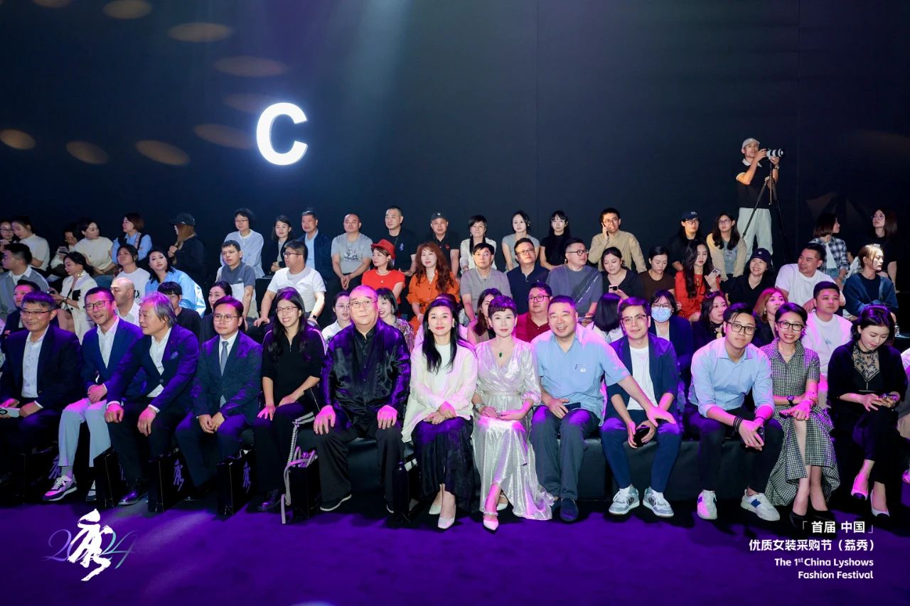 首屆中國(guó)（荔秀）優(yōu)質(zhì)女裝采購(gòu)節(jié)已盛大開幕，直擊首日盛況