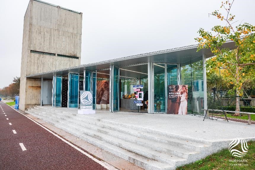 國(guó)際毛皮協(xié)會(huì)IFF定制禮物來(lái)襲，是時(shí)尚博主們整個(gè)愛(ài)住的天然皮草單品！