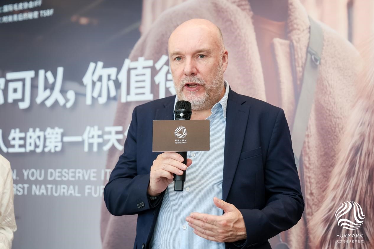 國(guó)際毛皮協(xié)會(huì)IFF定制禮物來(lái)襲，是時(shí)尚博主們整個(gè)愛(ài)住的天然皮草單品！