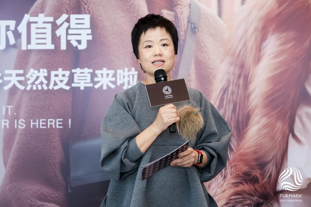 國(guó)際毛皮協(xié)會(huì)IFF定制禮物來(lái)襲，是時(shí)尚博主們整個(gè)愛(ài)住的天然皮草單品！