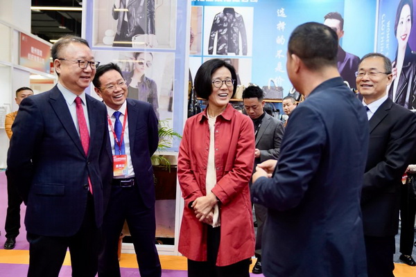 贛州紡織新篇章：2024江西服裝周暨第五屆江西（贛州）紡織服裝產(chǎn)業(yè)博覽會(huì)盛大開(kāi)幕！