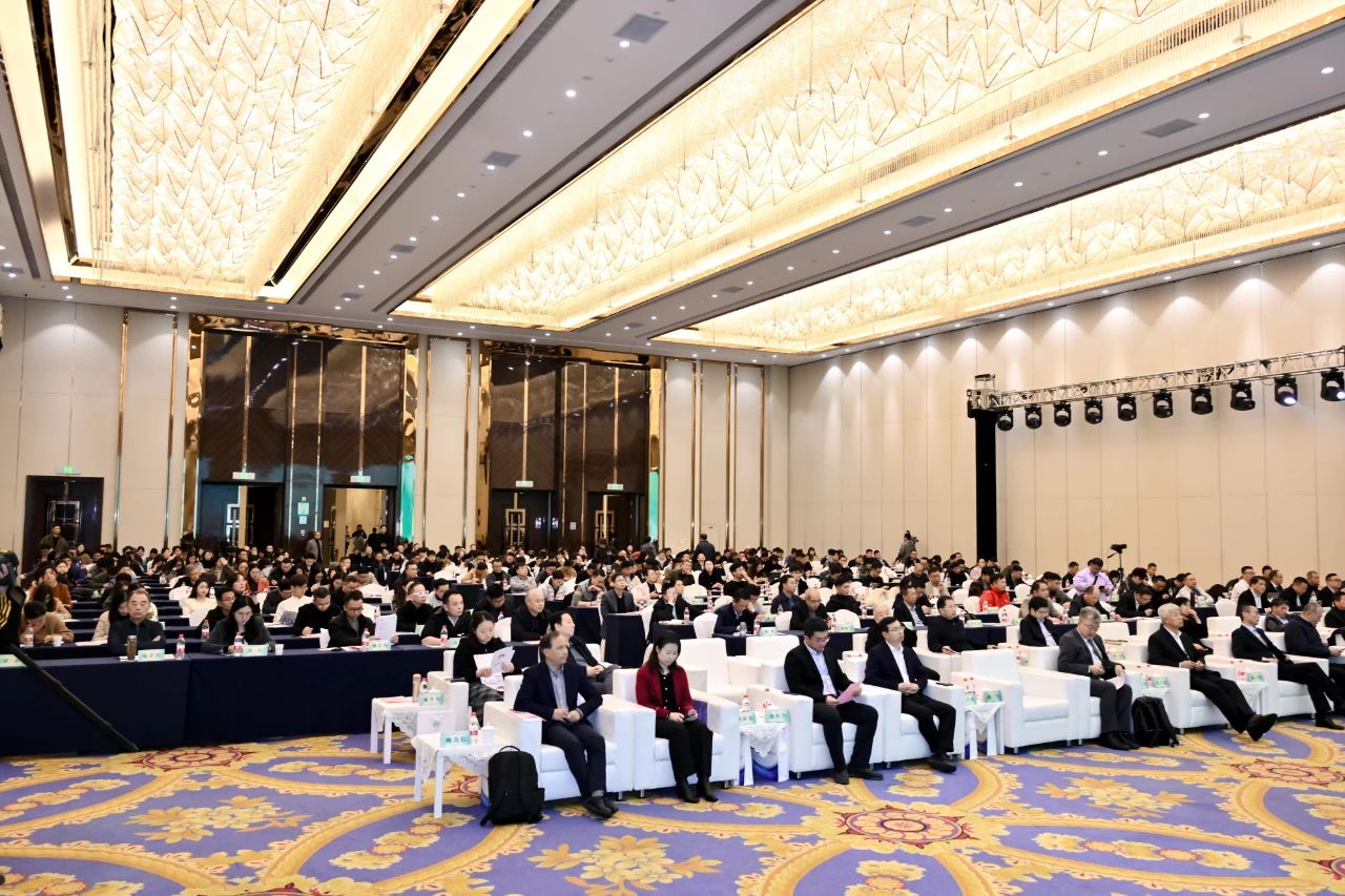 “數(shù)實(shí)融合 織造未來”--第一屆中國紡織行業(yè)數(shù)字化轉(zhuǎn)型大會在紹興柯橋舉行