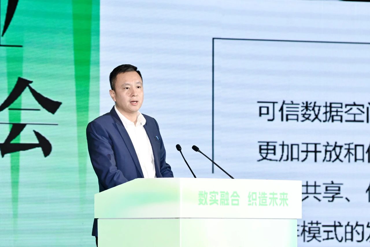 “數(shù)實(shí)融合 織造未來”--第一屆中國紡織行業(yè)數(shù)字化轉(zhuǎn)型大會在紹興柯橋舉行