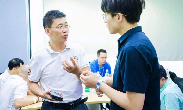 28歲身價過億:清華男孩的AI電商百億銷售神話之路