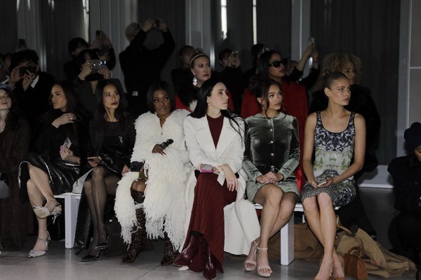 玖姿JUZUI品牌在2025秋冬紐約時裝周發(fā)布的新聞上了美國《華爾街日報》的頭條！