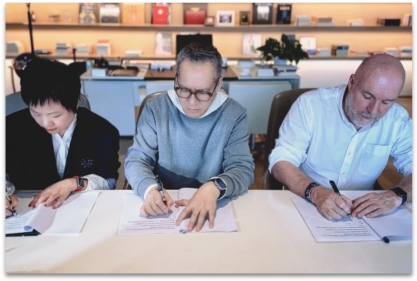  攜手玖姿JUZUI創(chuàng)意總監(jiān)王陶Taoray Wang 老錢皮草紐約時(shí)裝周成新貴