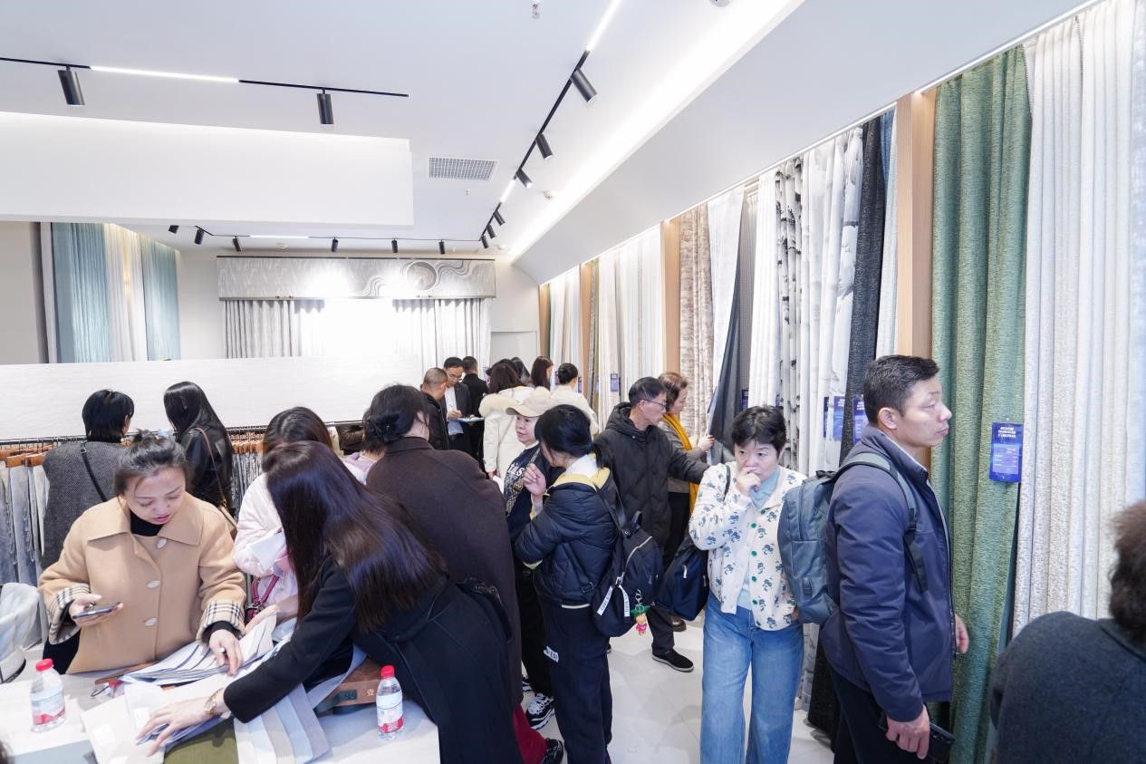 智造織就未來，錦韻潮動全球！2025海寧春季家博會今日啟幕