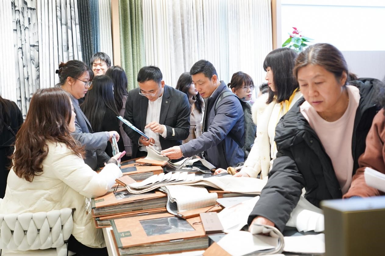 智造織就未來，錦韻潮動全球！2025海寧春季家博會今日啟幕