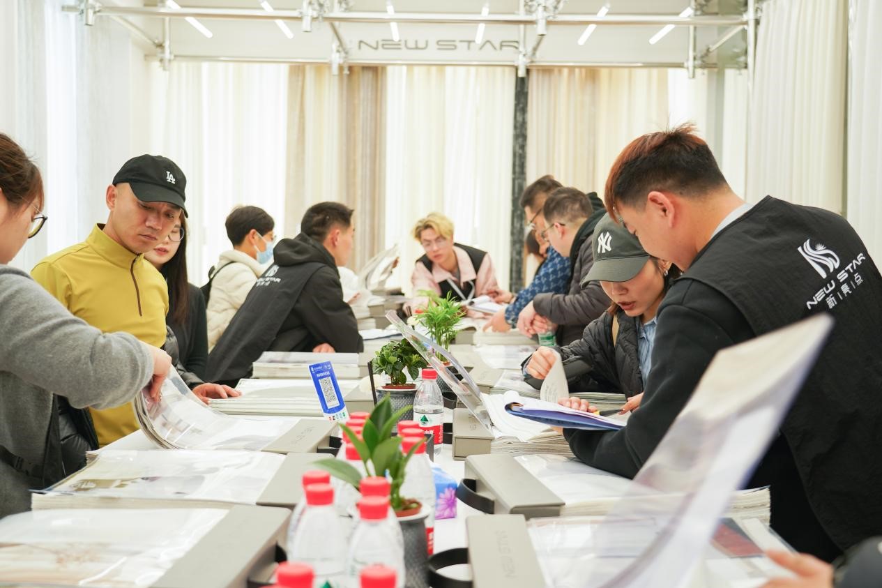 智造織就未來，錦韻潮動全球！2025海寧春季家博會今日啟幕