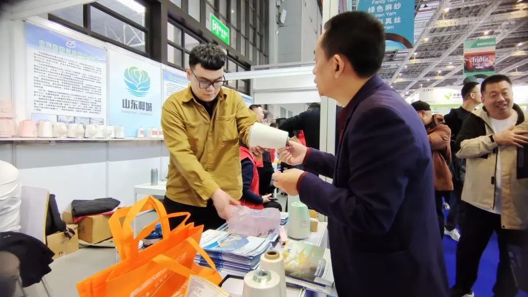 實力&ldquo;圈粉&rdquo;，盡展產(chǎn)業(yè)新風(fēng)貌！山東聊城展團(tuán)首次亮相2025yarnexpo春夏紗線展