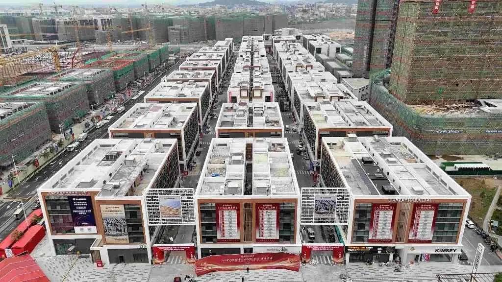 汕頭國(guó)際紡織城中國(guó)針織面料市場(chǎng)（北區(qū)）今日迎來&ldquo;滿鋪開業(yè)&rdquo;。