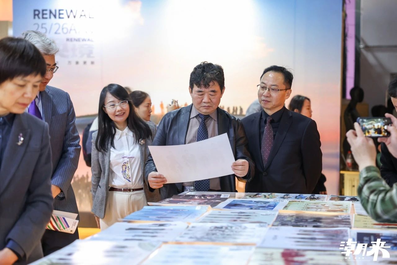 以第二十八屆（2025）&ldquo;真皮標志杯&rdquo;設計大賽初賽、潮來&middot;必訂&mdash;&mdash;設計版權(quán)交易會、2025海寧優(yōu)材&middot;新質(zhì)聯(lián)盟聯(lián)合展、潮來課堂分享沙龍等系列活動為支點，&ldquo;海寧時間&rdquo;再一次撬動千億時尚產(chǎn)業(yè)的澎湃動能。