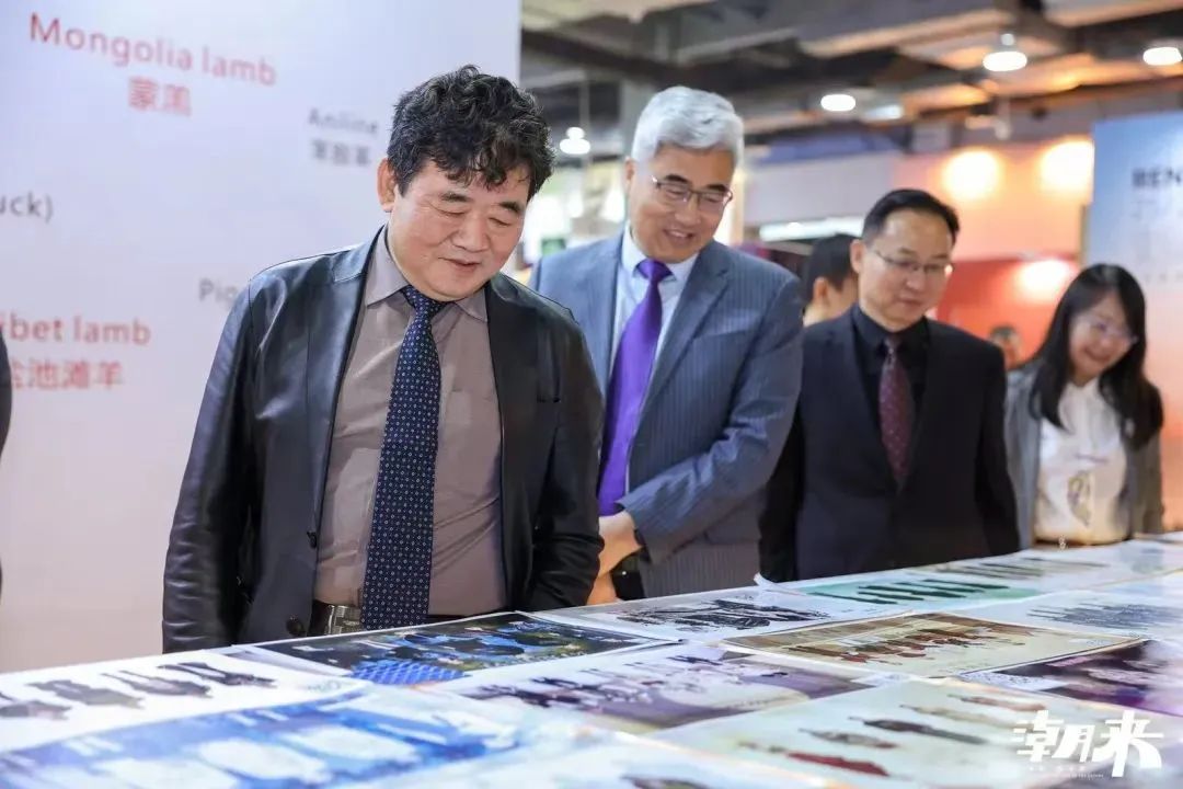 以第二十八屆（2025）&ldquo;真皮標志杯&rdquo;設計大賽初賽、潮來&middot;必訂&mdash;&mdash;設計版權(quán)交易會、2025海寧優(yōu)材&middot;新質(zhì)聯(lián)盟聯(lián)合展、潮來課堂分享沙龍等系列活動為支點，&ldquo;海寧時間&rdquo;再一次撬動千億時尚產(chǎn)業(yè)的澎湃動能。