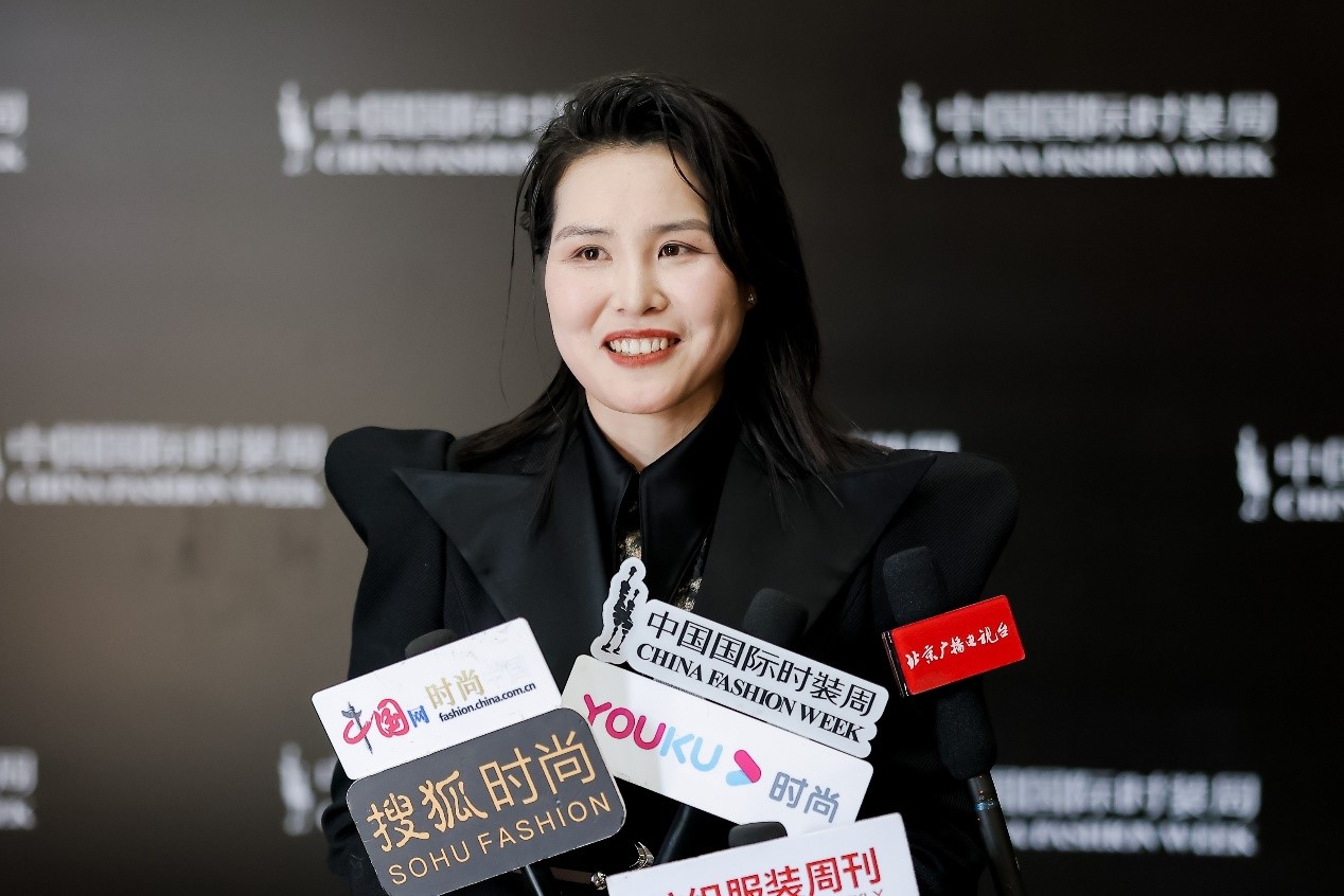 胡瑩瑩的精神內(nèi)核“ARTEMIS·自由悅己” 設(shè)計(jì)師品牌Y2FREEDOM秋冬系列北京綻放
