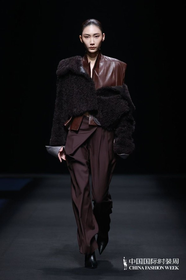 胡瑩瑩的精神內(nèi)核“ARTEMIS·自由悅己” 設(shè)計(jì)師品牌Y2FREEDOM秋冬系列北京綻放