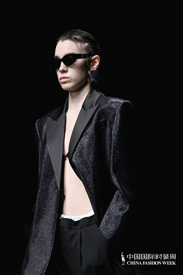 胡瑩瑩的精神內(nèi)核“ARTEMIS·自由悅己” 設(shè)計(jì)師品牌Y2FREEDOM秋冬系列北京綻放