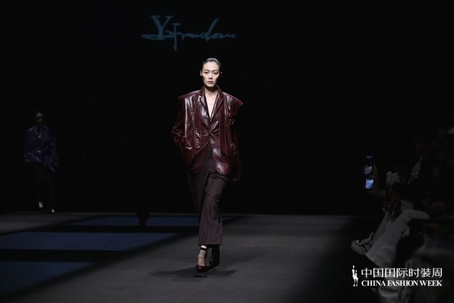 胡瑩瑩的精神內(nèi)核“ARTEMIS·自由悅己” 設(shè)計(jì)師品牌Y2FREEDOM秋冬系列北京綻放