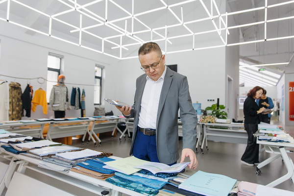 挖掘創(chuàng)新人才，激發(fā)產(chǎn)業(yè)活力！&ldquo;第十屆（2025年）十佳紡織面料設(shè)計(jì)師及培養(yǎng)先進(jìn)單位評選&rdquo;評審會于柯橋舉行