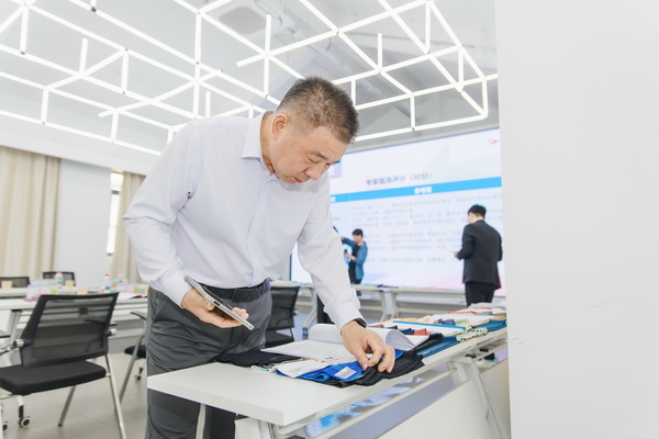 挖掘創(chuàng)新人才，激發(fā)產(chǎn)業(yè)活力！&ldquo;第十屆（2025年）十佳紡織面料設(shè)計(jì)師及培養(yǎng)先進(jìn)單位評選&rdquo;評審會于柯橋舉行