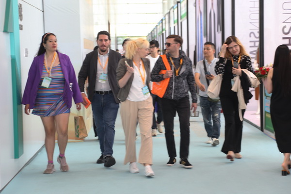 新形勢(shì)、新機(jī)遇，2025柯橋春季國(guó)際紡博會(huì)拉開帷幕，全方位展示中國(guó)紡織發(fā)展的強(qiáng)韌