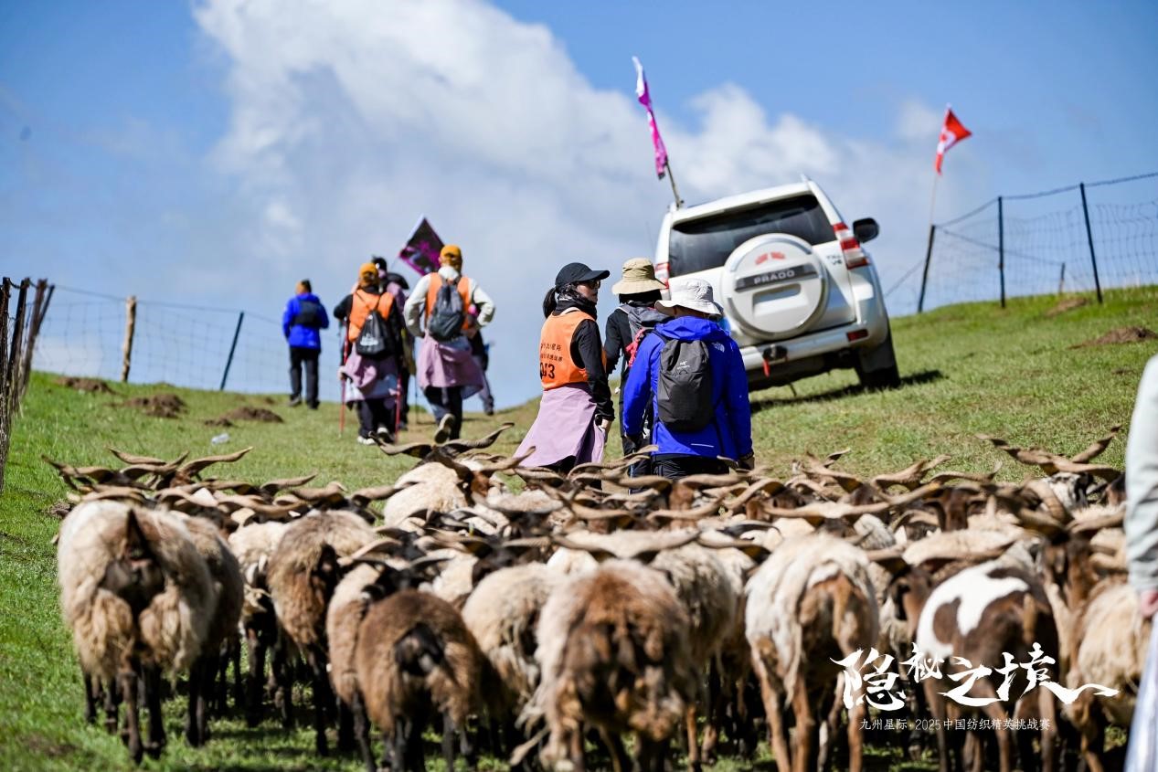 風雨同征途，九州星際&middot;2025中國紡織精英挑戰(zhàn)賽徒步桑科草原！