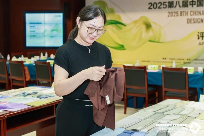2800款面料&ldquo;綠動時尚&rdquo;，2025第八屆中國生態(tài)環(huán)保面料設(shè)計大賽評審會在盛澤舉辦！