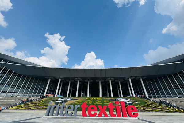 40余家石家莊紡服企業(yè)齊聚滬上，成為中紡聯(lián)秋季聯(lián)展上靚麗的風(fēng)景線