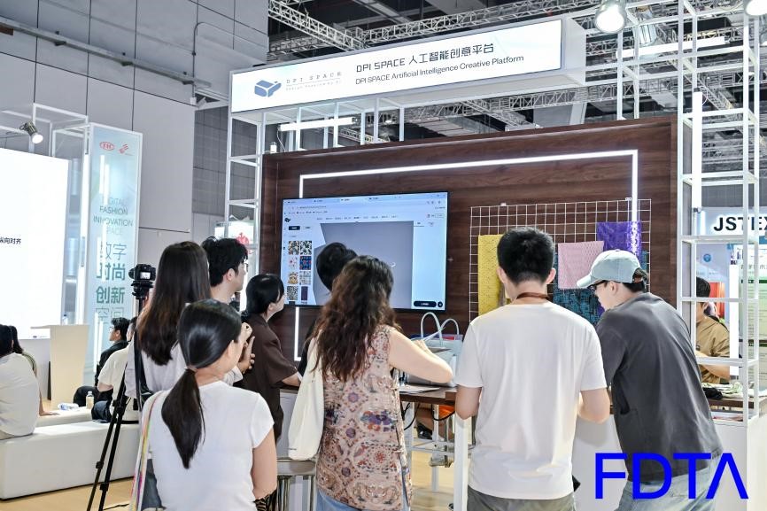 從數(shù)據(jù)決策到虛擬織布，數(shù)字時(shí)尚創(chuàng)新空間貫通紡織全鏈數(shù)智升級(jí)！