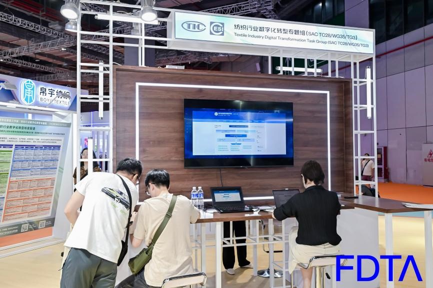 從數(shù)據(jù)決策到虛擬織布，數(shù)字時(shí)尚創(chuàng)新空間貫通紡織全鏈數(shù)智升級(jí)！