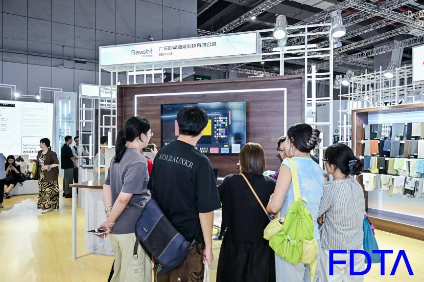 從數(shù)據(jù)決策到虛擬織布，數(shù)字時(shí)尚創(chuàng)新空間貫通紡織全鏈數(shù)智升級(jí)！