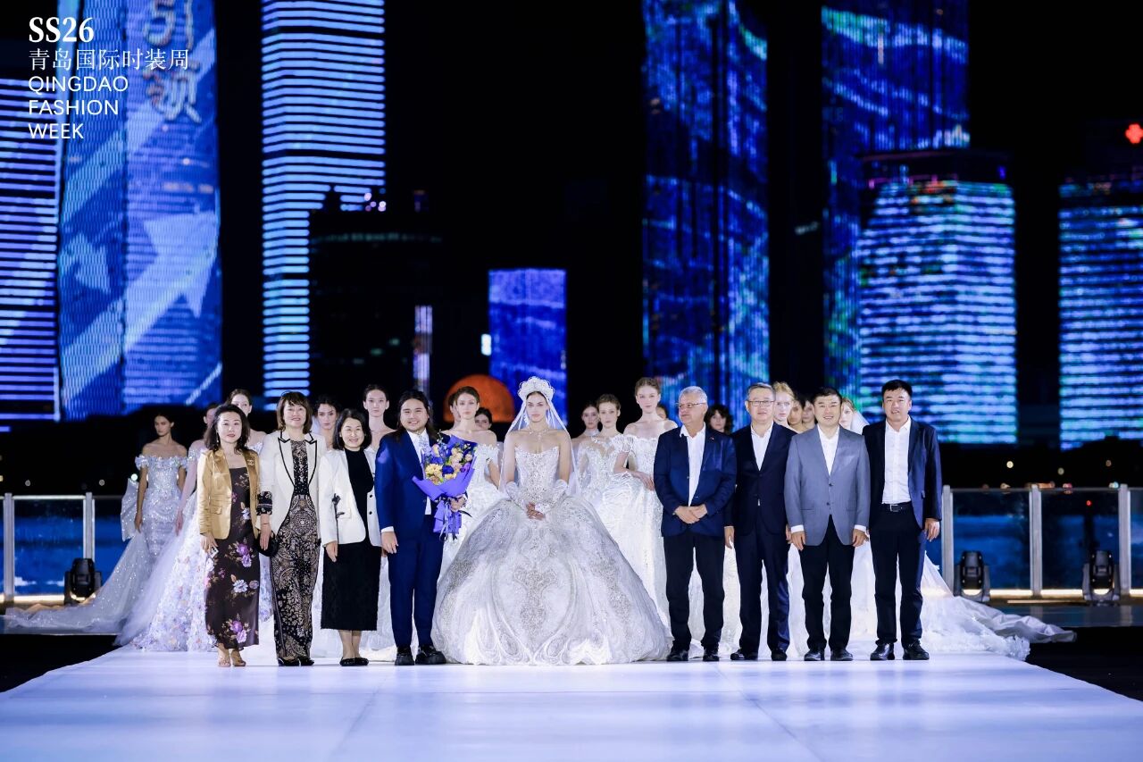 潮涌浮山灣畔 時尚綺夢啟航--2025中國（青島）國際時裝周盛大啟幕！