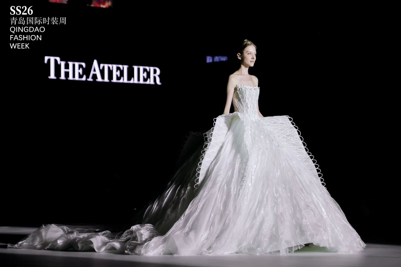 潮涌浮山灣畔 時尚綺夢啟航--2025中國（青島）國際時裝周盛大啟幕！