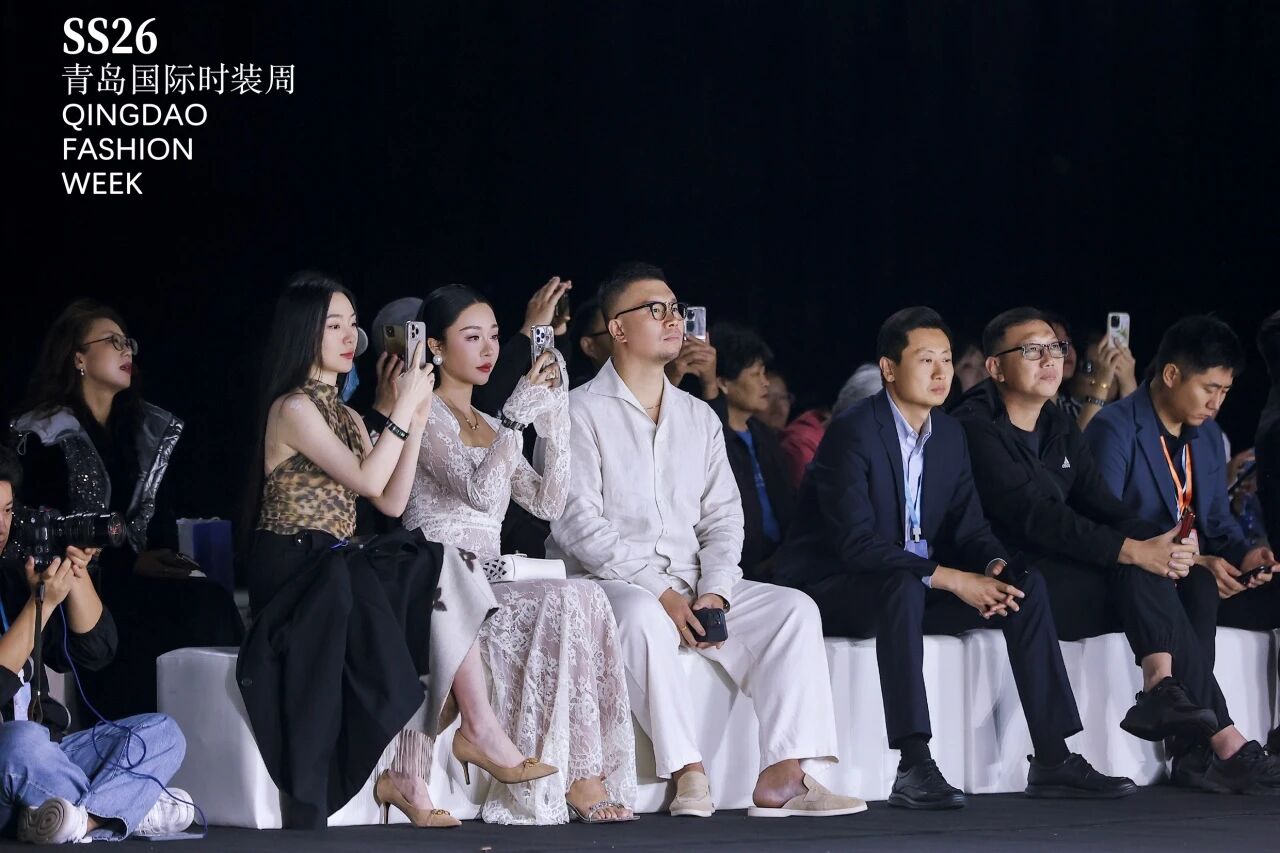 潮涌浮山灣畔 時尚綺夢啟航--2025中國（青島）國際時裝周盛大啟幕！