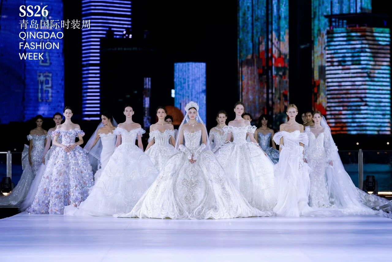 潮涌浮山灣畔 時尚綺夢啟航--2025中國（青島）國際時裝周盛大啟幕！