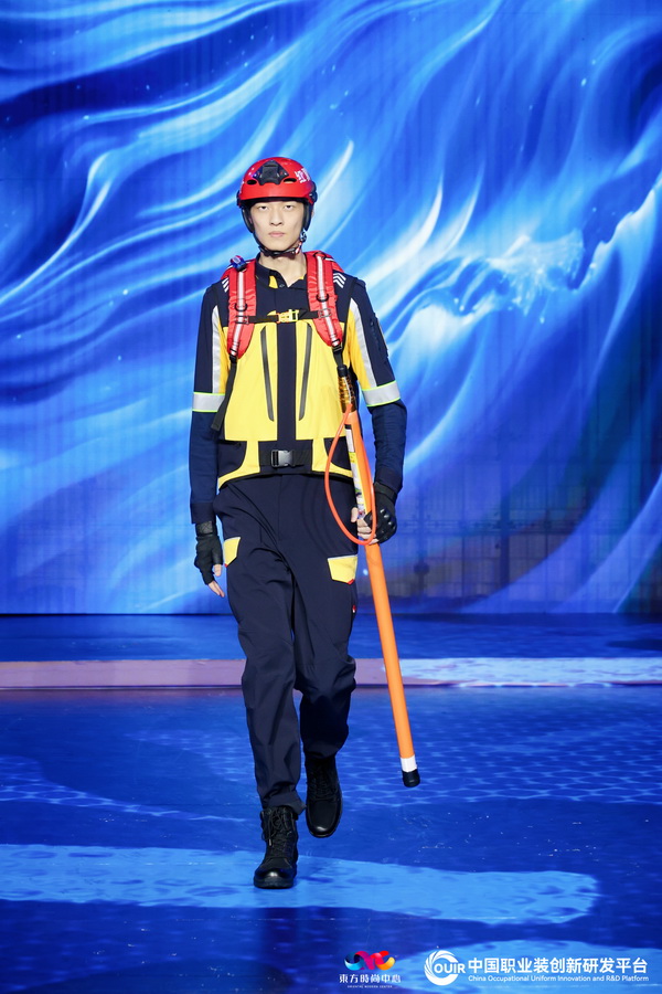 聚焦全民國防教育作訓(xùn)服與海上功能服，第二屆中國職業(yè)裝創(chuàng)新大會在青島啟幕