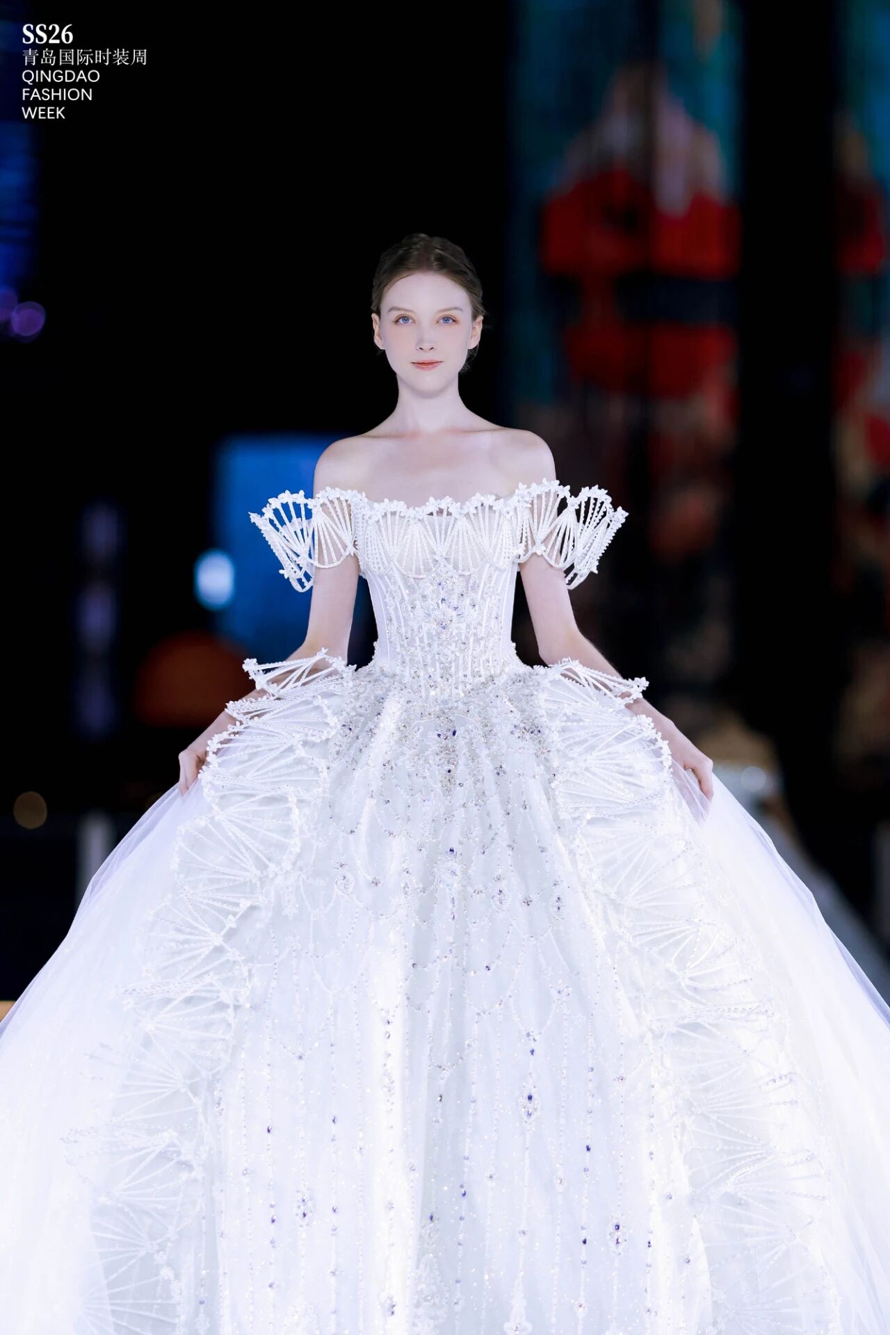 潮涌浮山灣畔 時尚綺夢啟航--2025中國（青島）國際時裝周盛大啟幕！