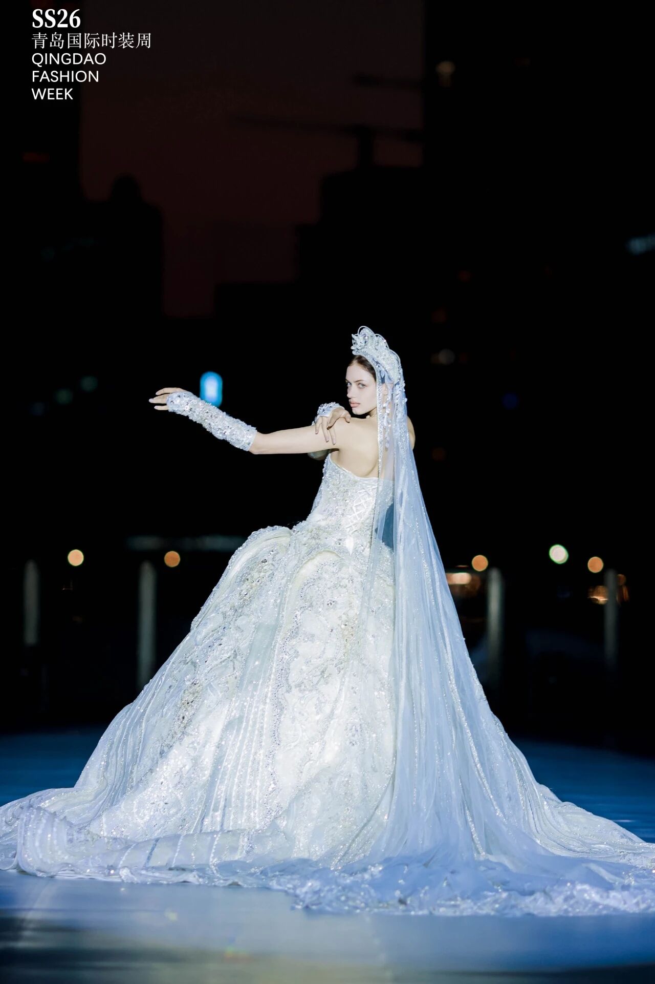 潮涌浮山灣畔 時尚綺夢啟航--2025中國（青島）國際時裝周盛大啟幕！