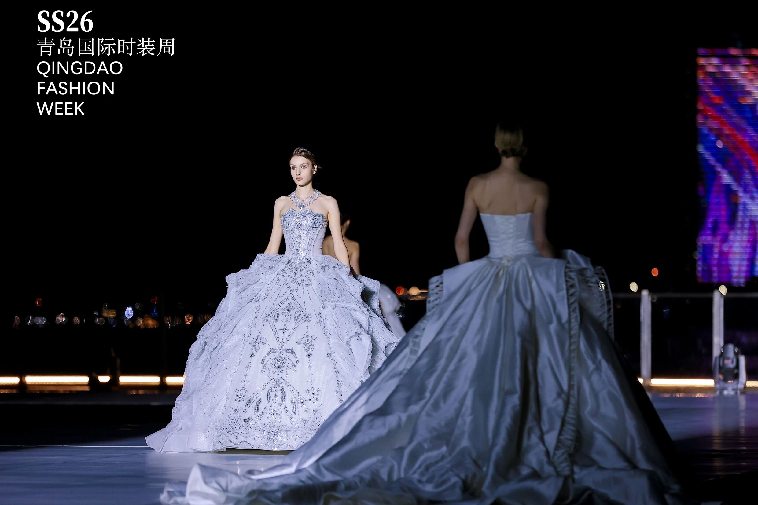 潮涌浮山灣畔 時尚綺夢啟航--2025中國（青島）國際時裝周盛大啟幕！