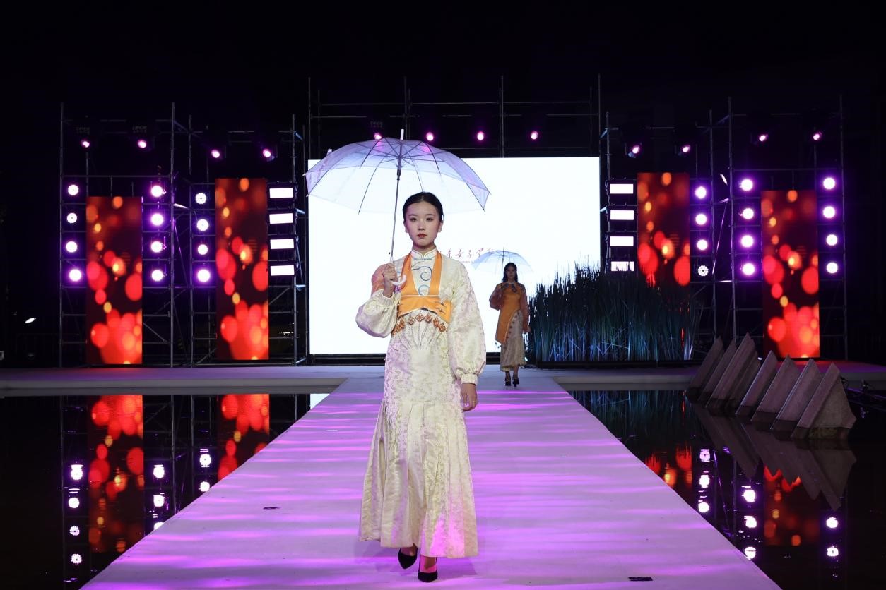 &ldquo;華秀&rdquo;璀璨，紡織谷變身老城區(qū)時尚秀場