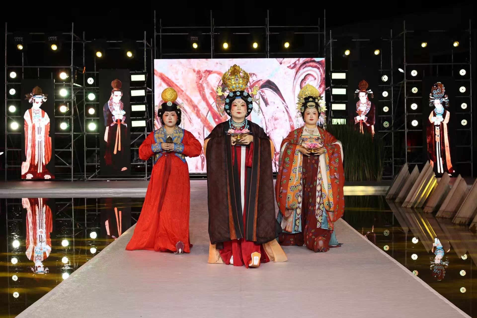 &ldquo;華秀&rdquo;璀璨，紡織谷變身老城區(qū)時尚秀場