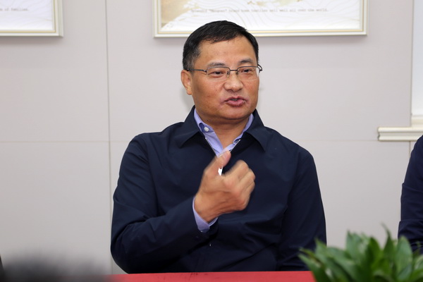 中國紡織品進(jìn)出口商會曹甲昌會長一行來青調(diào)研家紡行業(yè)