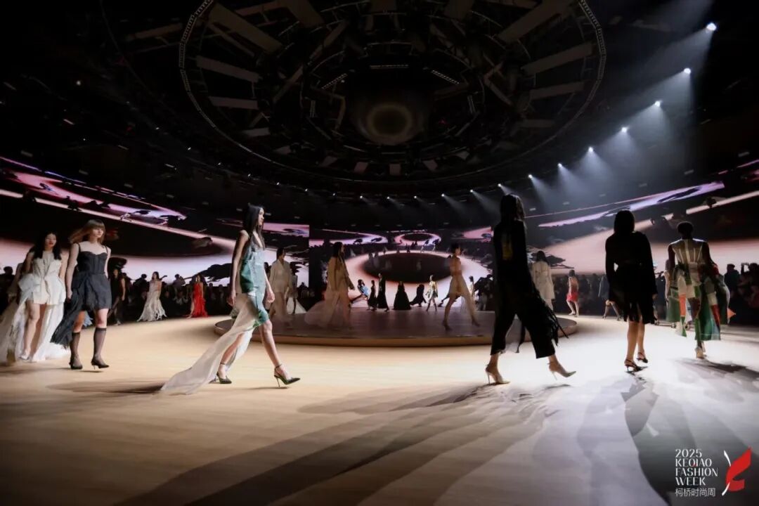 2025柯橋時尚周（秋季）啟幕！十年織夢，時尚共鳴&ldquo;洄響&rdquo;千年紡都