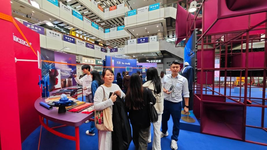 以創(chuàng)新設(shè)計&ldquo;聚勢&rdquo;潮流新品，2026/27秋冬中國紡織面料流行趨勢展亮相廣州國際輕紡城！