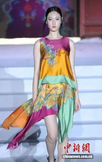 中國服裝設(shè)計師吳海燕：新中式，不止馬面裙