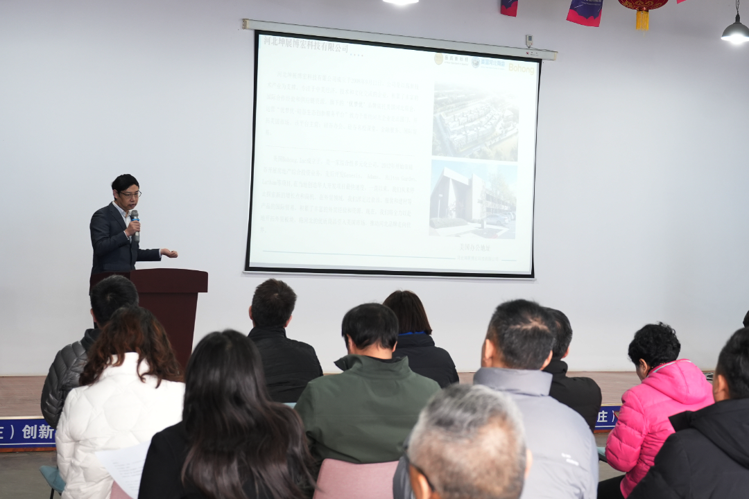 [太陽]驚蟄已到，記得吃梨。&ldquo;梨&rdquo;諧音&ldquo;離&rdquo;，寓意疾病遠(yuǎn)離、災(zāi)禍遠(yuǎn)離、不順遠(yuǎn)離，保佑自己和家人一整年平平安安、健健康康。